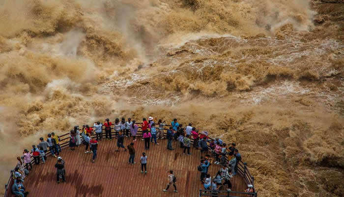 雲南虎跳峽風光